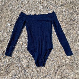 🐚 Off The Shoulder Navy Lace Hollister Bodysuit🐚